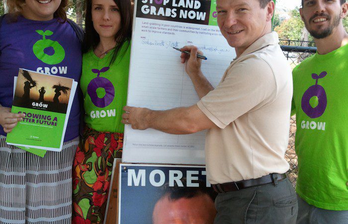 2012 Graham Perrett Land Grabs pledge signing 3