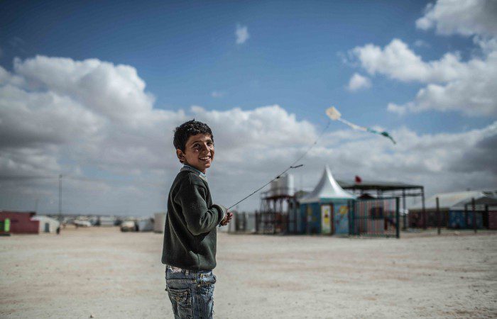 Omar*, 13, from Daraa in Syria, flies a kite in Zaatari refugee camp in Jordan. “Every time I fly my kite, I feel free,” he says. Photo: Pablo Tosco/Oxfam